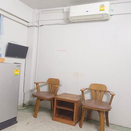 ห้องพักสุขสบายวังหลัง Банкок Екстериор снимка