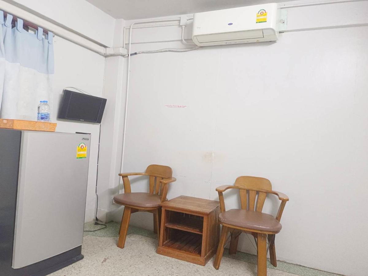 ห้องพักสุขสบายวังหลัง Банкок Екстериор снимка