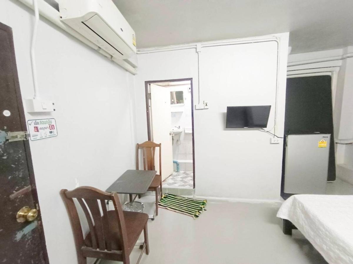 ห้องพักสุขสบายวังหลัง Банкок Екстериор снимка